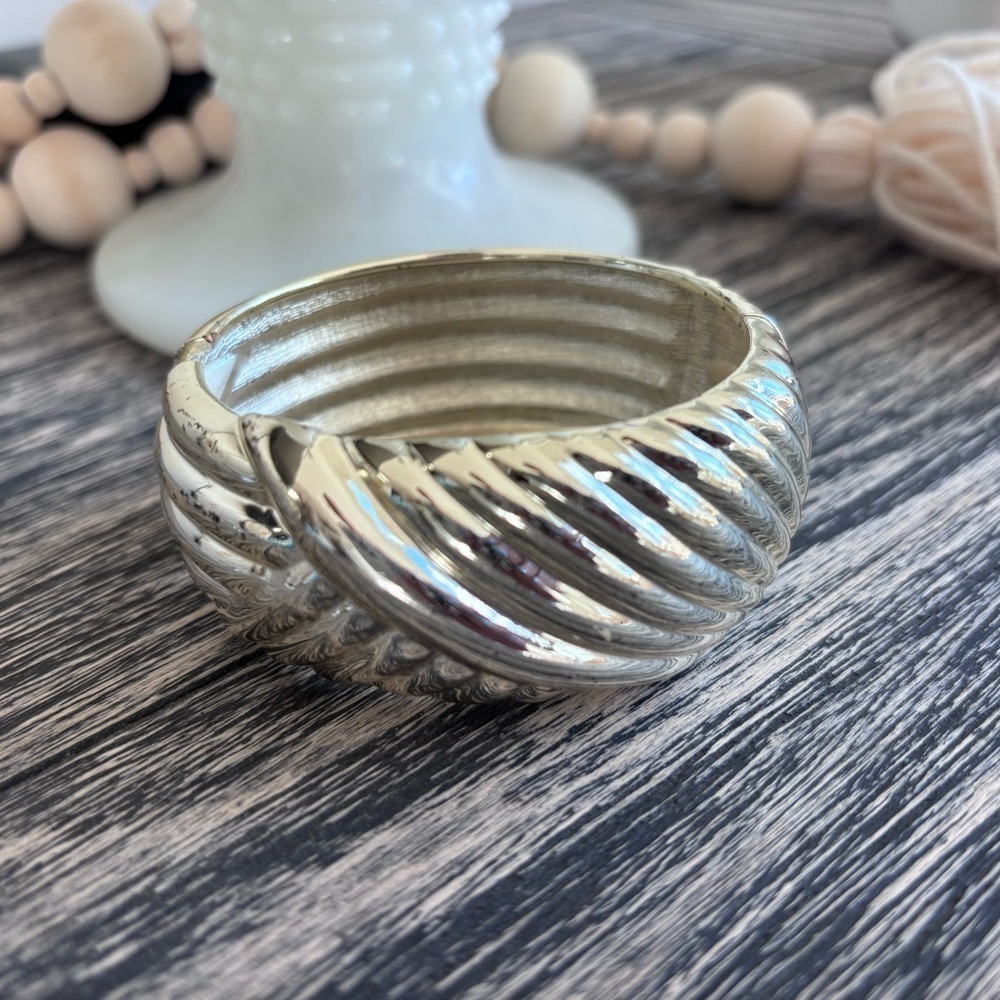 Vintage Chic Silver Women's Bracelet